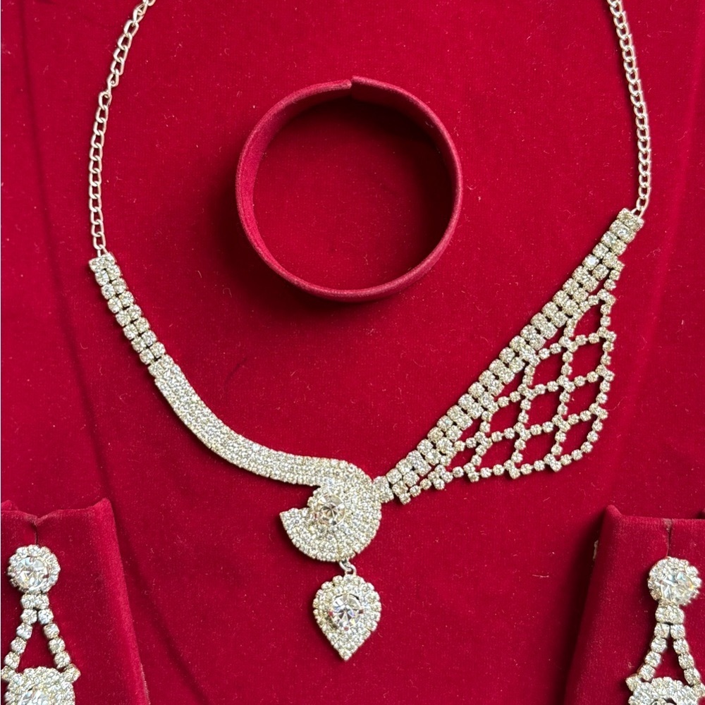 Elegant stone Necklace and Earring Set - NEW